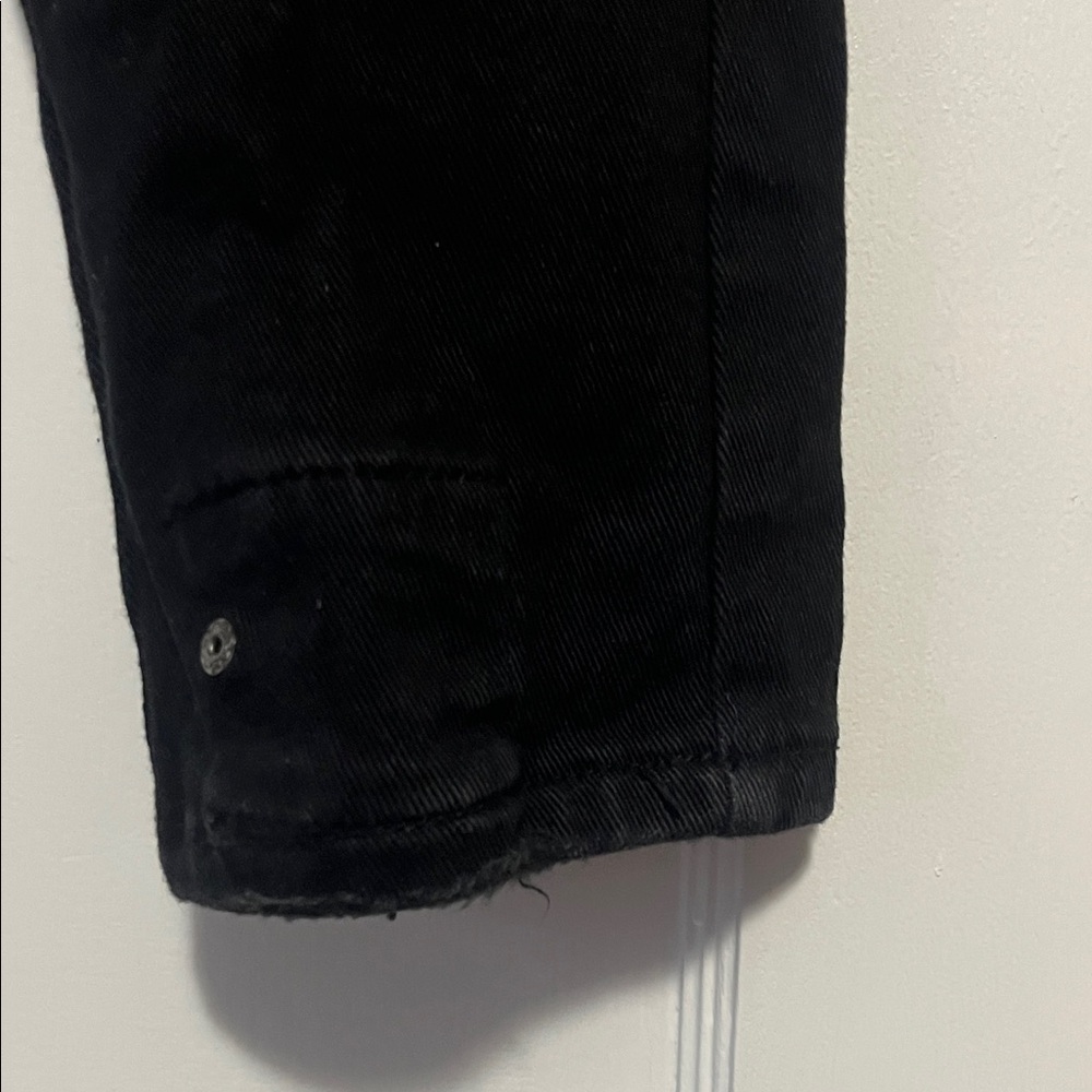 Smuggler’s Moon Edgy Black Cargo Pants with Zipper Details 30x31 - Picture 3 of 10
